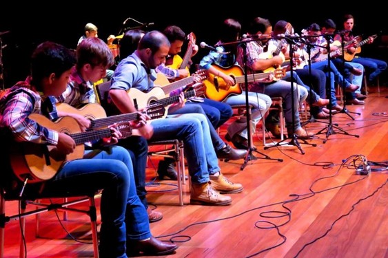 Orquestra Sesc de Viola leva a força da tradição caipira ao Timbre Instrumental 2026